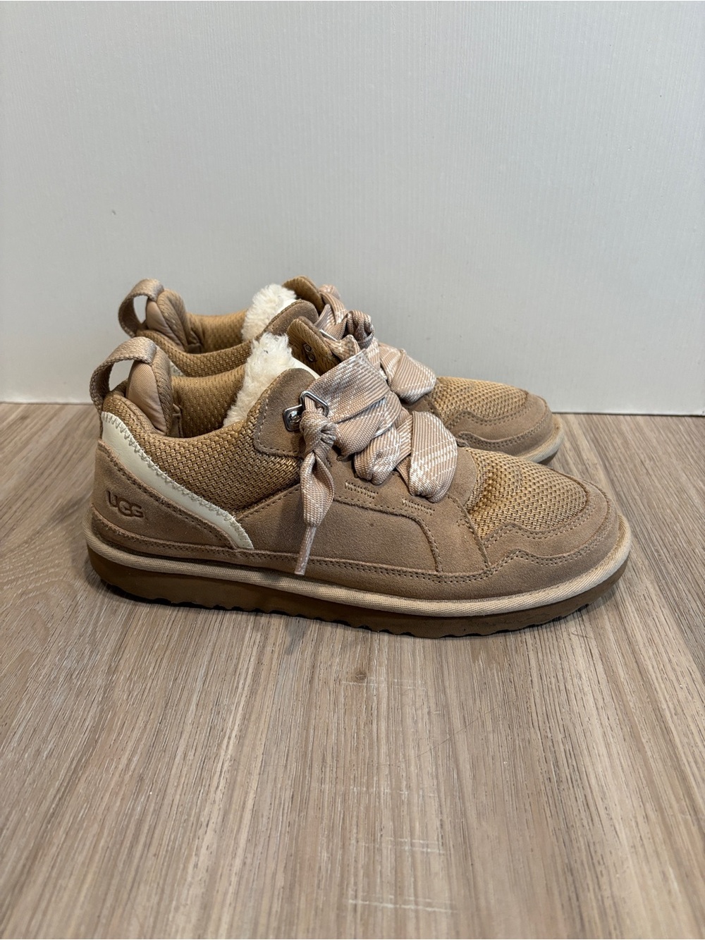 UGG Kids Lowmel Brown Sand Size 5 Comfy Sneaker Shoes 1152410K